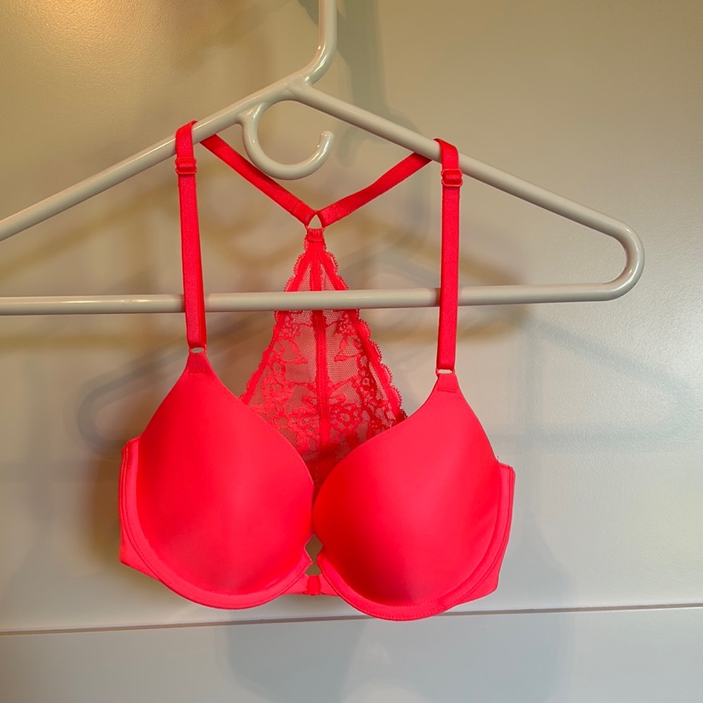 Victoria’s Secret • lace racer back bra
